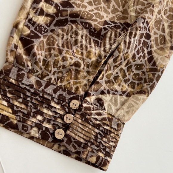 Coldwater Creek Womens Button Up Blouse V Neck Short Sleeve Tribal Print… - Picture 7 of 8